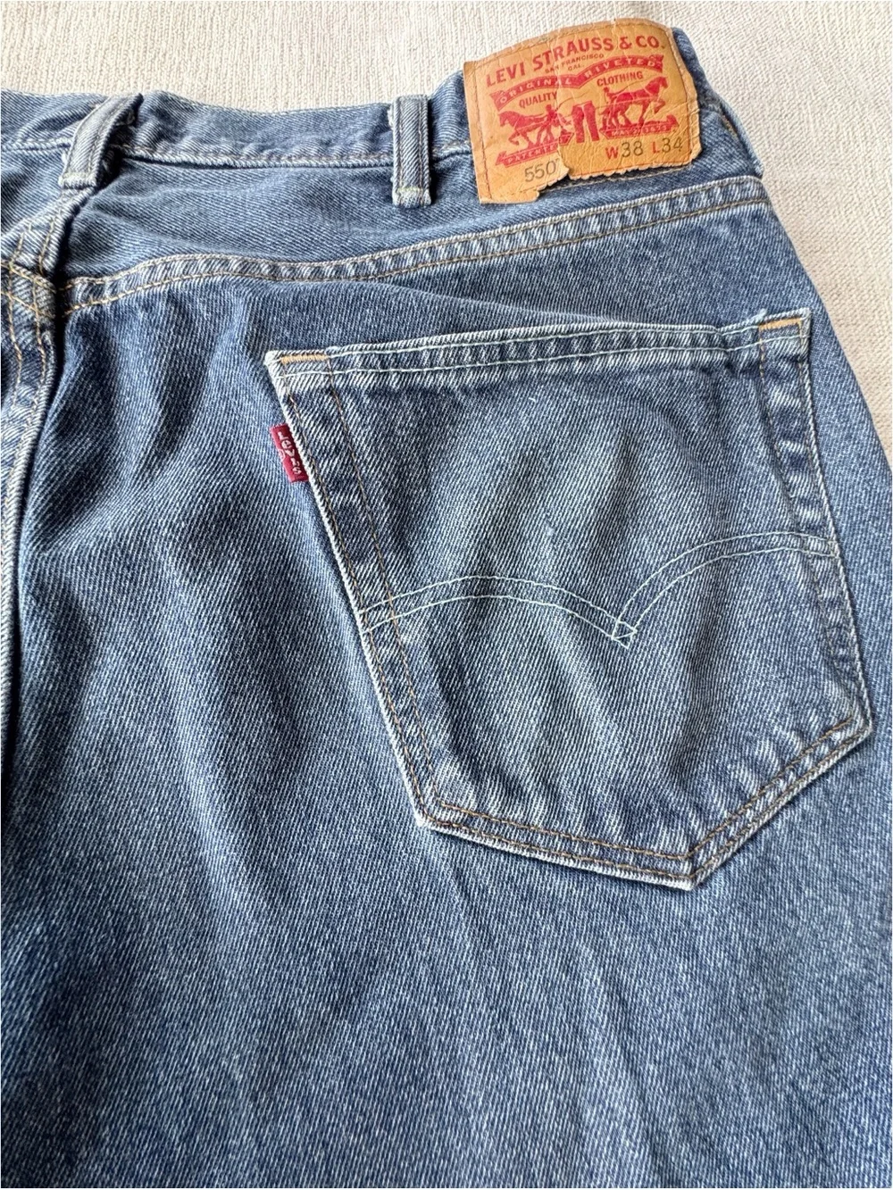 Levi's Men's 38x34 Classic 550 Regular Fit Jeans - in blue